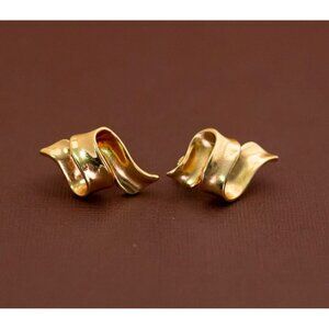 Vintage Spiral Ribbon Gold Tone Clip On Earrings by Avon - U7